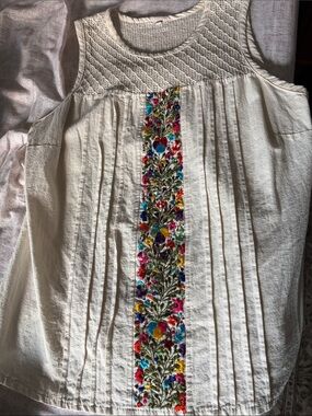 Embroidered Floral Cable Knit Sleeveless Sweater - White